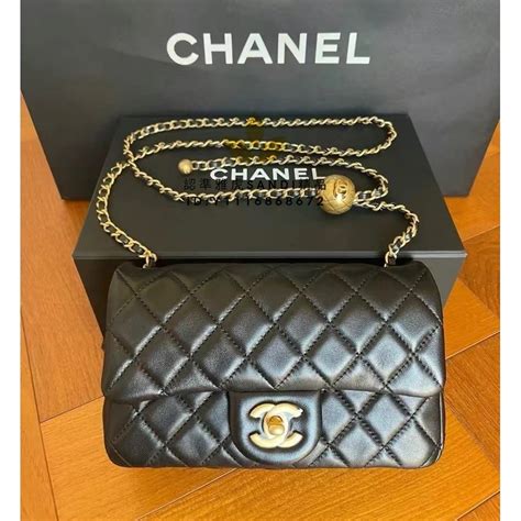 chanel mini coco 20金球|迷你經典包, 小羊皮與金色金屬, 黑 — 服飾名品 .